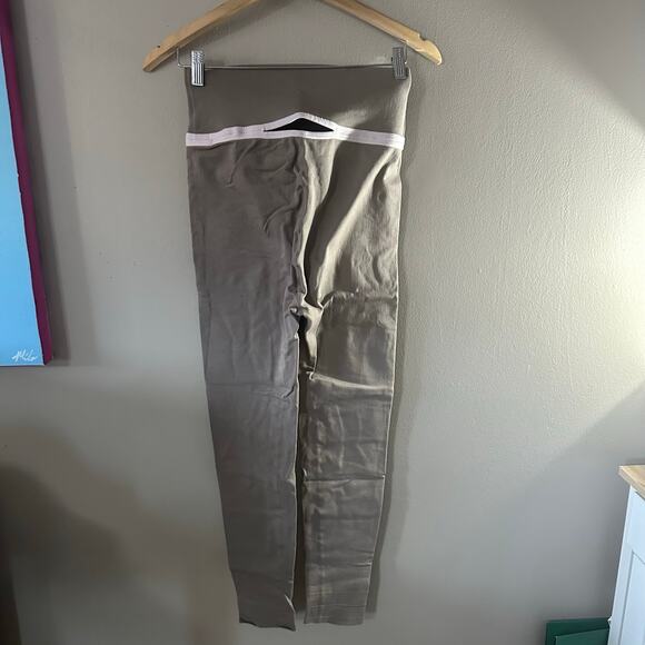 Fabletics Riley Sculpt Knit Cut Our Bra and High Waisted Cut Out Leggings Sz 1X - Picture 5 of 10